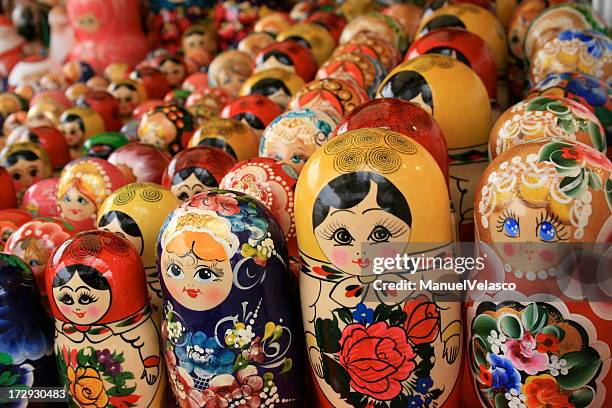 matroschka-puppen - russian dolls stock-fotos und bilder