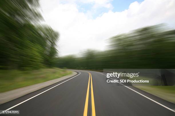 speed driving - yellow line stockfoto's en -beelden
