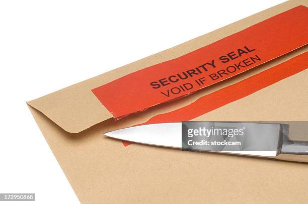broken security seal with knife - vacuum stockfoto's en -beelden