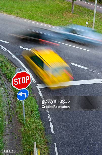 schließen miss - vorfahrt beachten stock-fotos und bilder