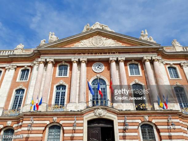 capitolium, the capitole or city hall is the municipal administration of the toulouse city in france - dungeon stock pictures, royalty-free photos & images