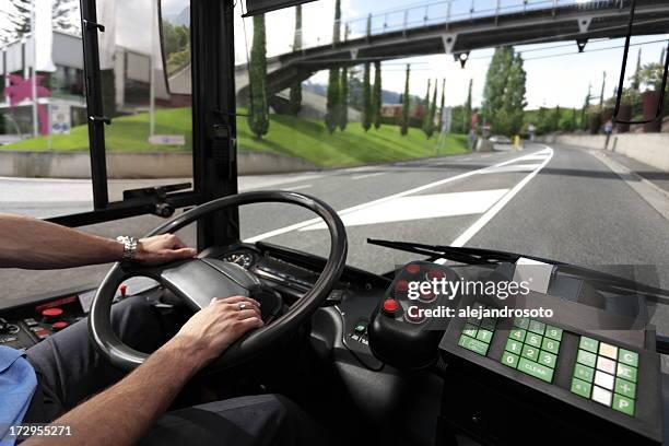 autista di autobus - autista di autobus foto e immagini stock