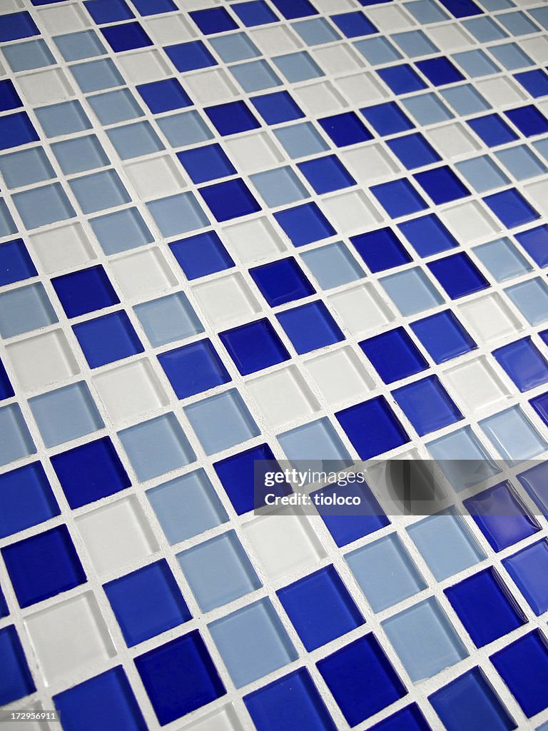 Salle de bains en carreaux de mosaïque bleu