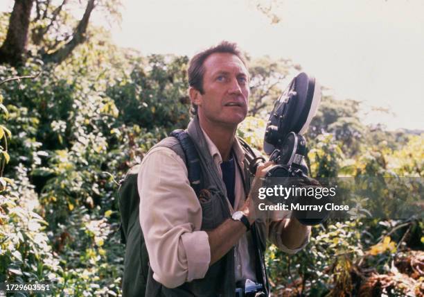 Acteur australien Bryan Brown sur le tournage du film Gorillas In The Mist – Gorilles dans la brume, réalisé par Michael Apted, au cours de l'année...