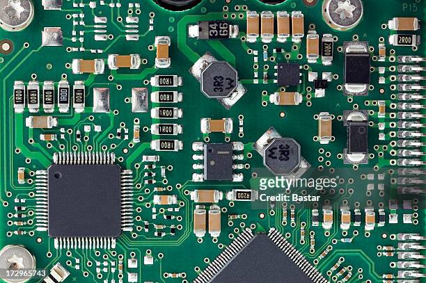 closeup of details on a circuit board - printplaat stockfoto's en -beelden