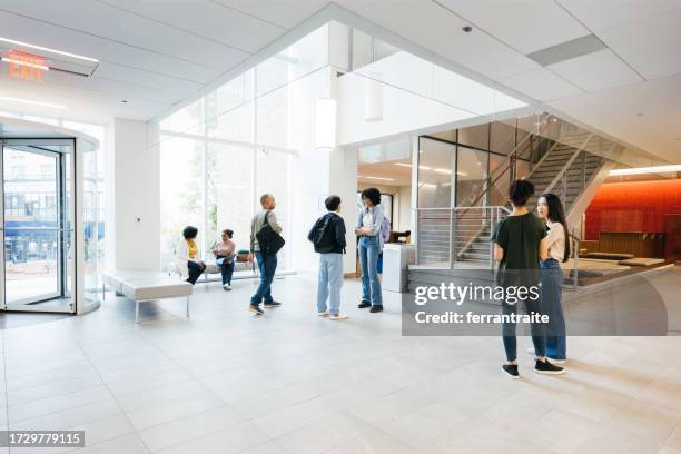 university students networking - business school campus stock pictures, royalty-free photos & images