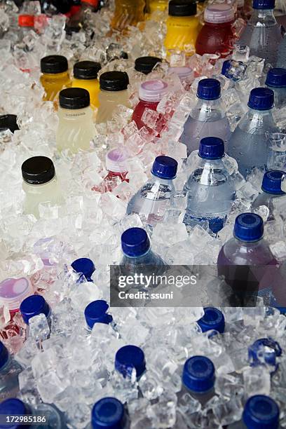 ice cold - ice bucket stockfoto's en -beelden