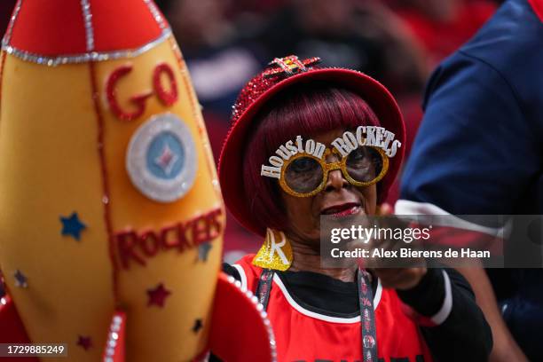 Anna Rockets Fans 4,901 Houston Rockets Fan Stock Photos, High-Res Pictures, and Images ...