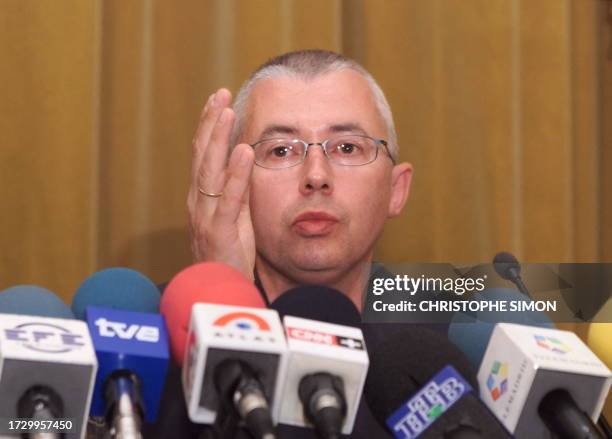 Vice-President of the Russian Group Media-Most, Igor Malashenko, answers questions 14 June 2000 during a press conference in Madrid, where he arrived...