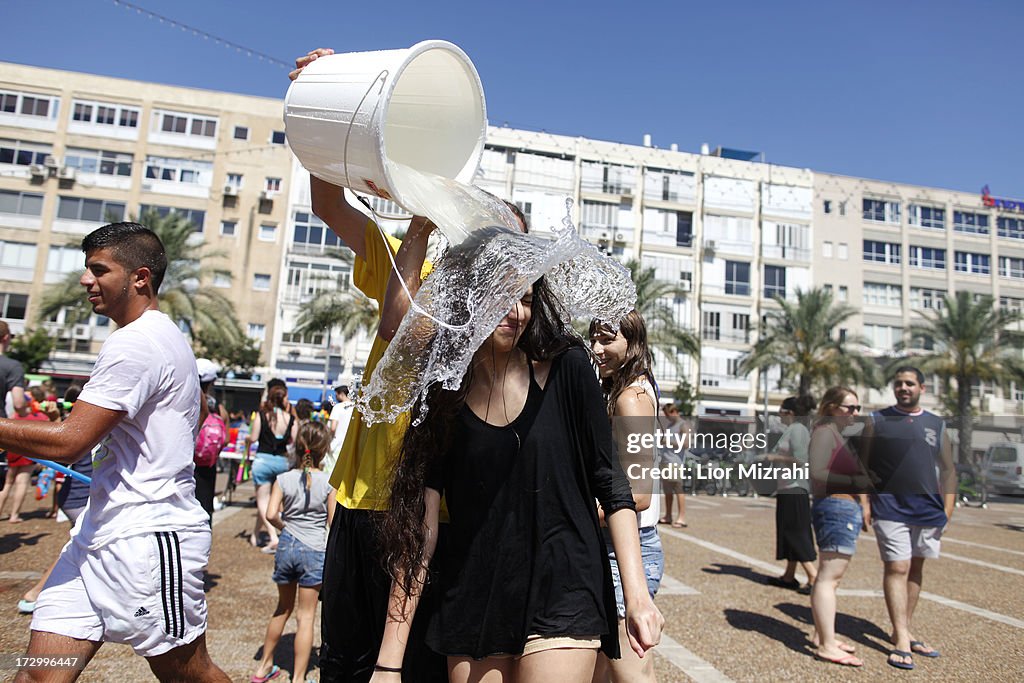 Water Fight In Tel Aviv