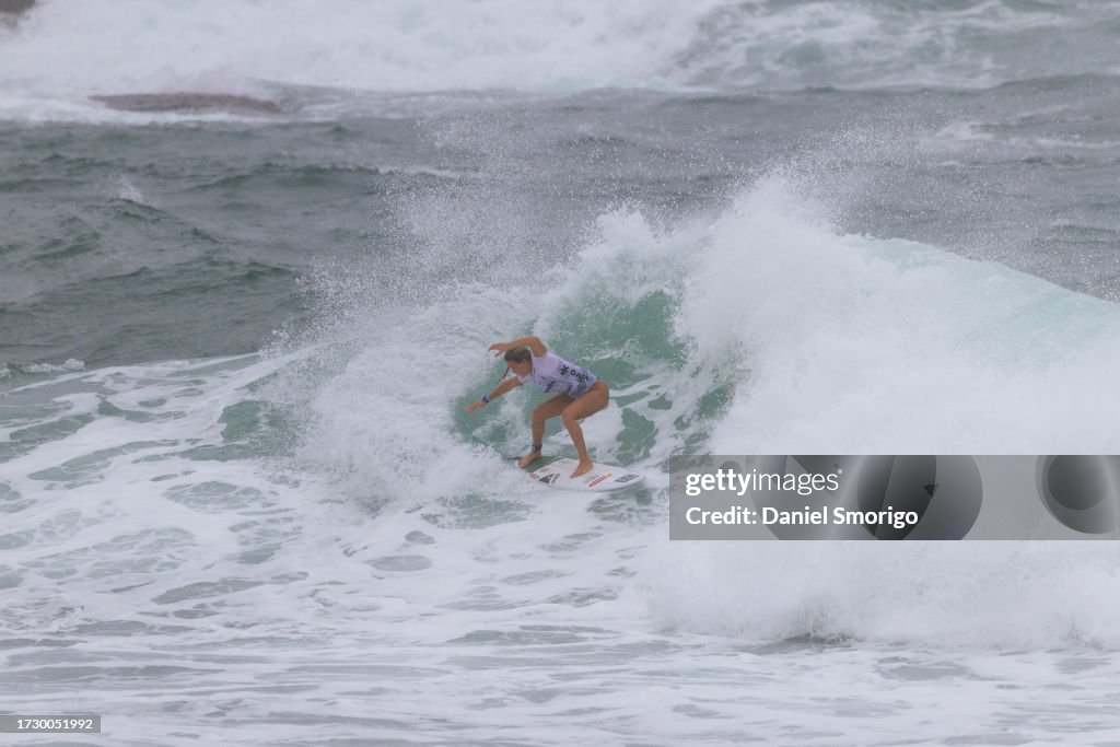 Laura Raupp Laura Raupp of Brazil surfs in Heat 5 of the Opening Round at the ...