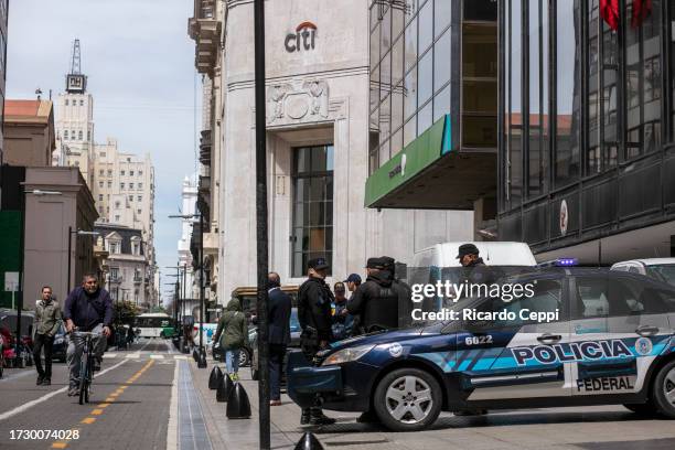 People walk through the banking area while the presence of the Federal Police and AFIP tax agents prevented the clandestine exchange market from...