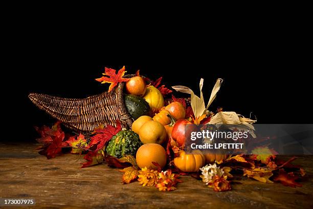 thanksgiving cornucopia - thanksgiving cornucopia stock pictures, royalty-free photos & images