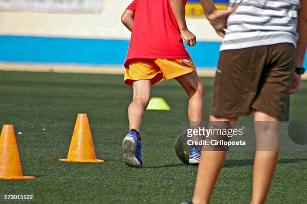 young-soccer player - kegel exercise stock-fotos und bilder