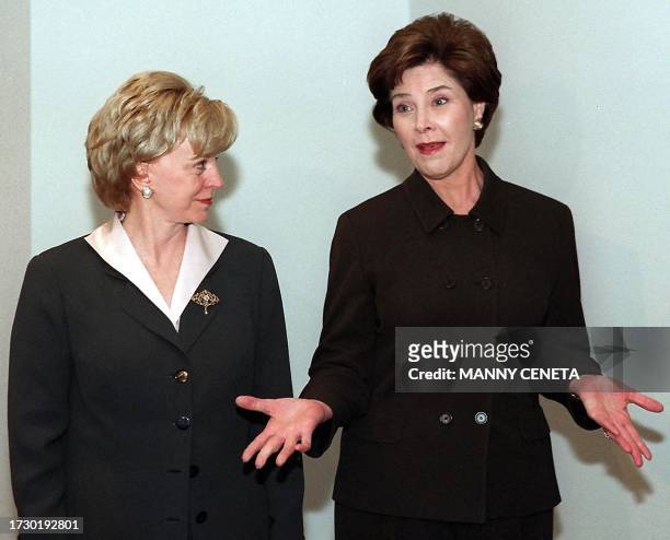 First Lady of the US, Laura Bush thanks the staff at the National Museum of Women in the Arts as Lynne Cheney , wife of US Vice president Dick Cheney...