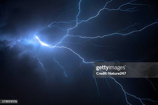 thunderstorm - lightning stockfoto's en -beelden