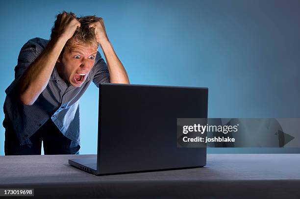 stressed blues - de-haren-uit-het-hoofd-trekken stockfoto's en -beelden