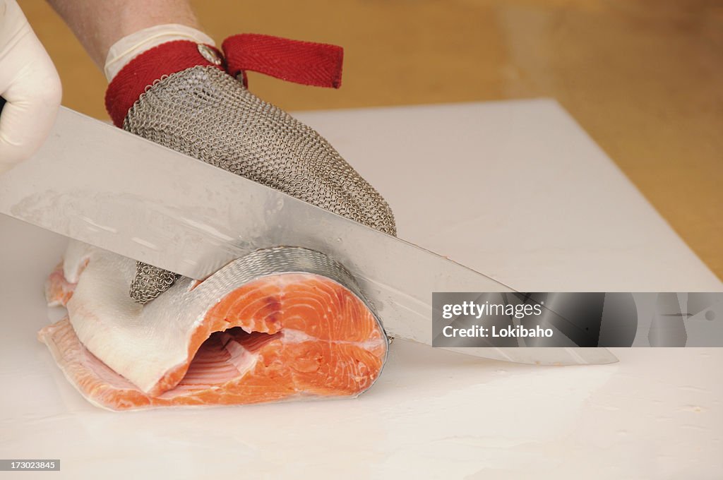 Cortando salmón
