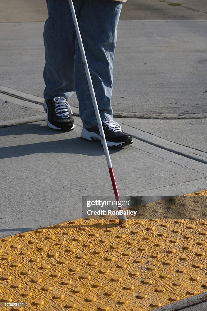 Bord du trottoir pour personnes à mobilité réduite
