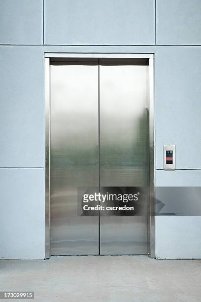 elevador - door close button imagens e fotografias de stock