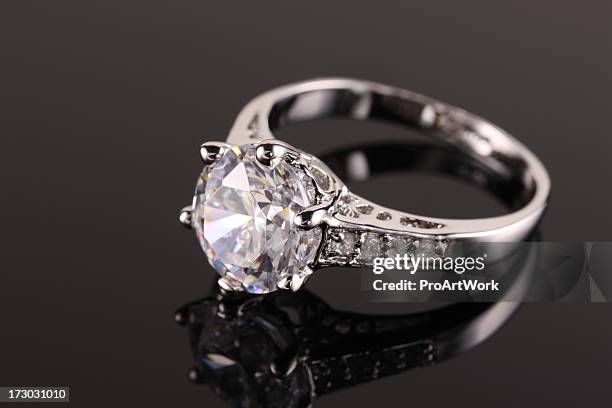 diamond ring - diamond ring stock pictures, royalty-free photos & images