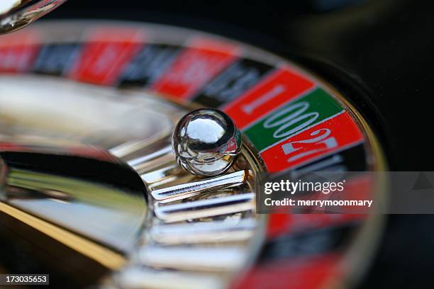 a roulette wheel with the ball on 00 - roulotte stock pictures, royalty-free photos & images