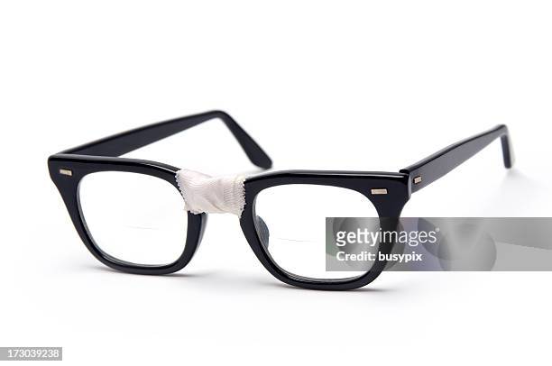 nerd-ausrüstung - brille kaputt stock-fotos und bilder
