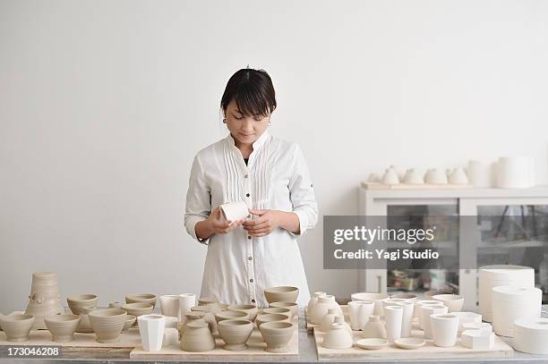 portrait of female potters - ceramics fotografías e imágenes de stock