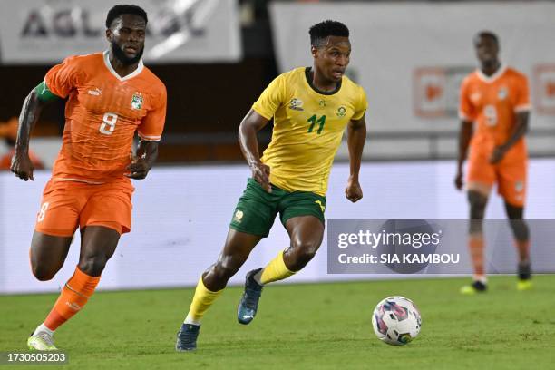 South Africa's Themba Zwane runs with the ball during the international friendly football match between Ivory Coast and South Africa at Stade Felix...