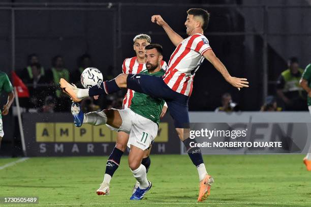 Bolivia's midfielder Danny Bejarano and Paraguay's midfielder Alvaro Campuzano fight for the ball during the 2026 FIFA World Cup South American...