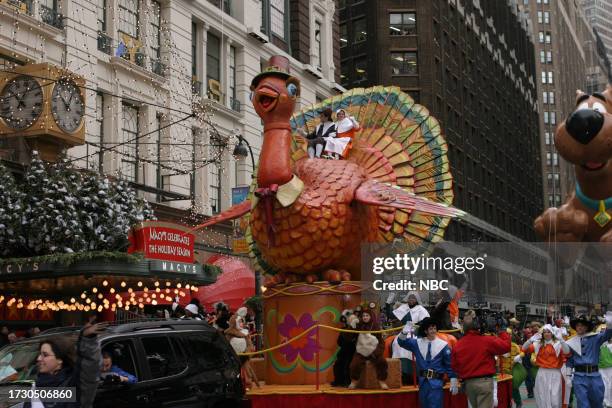 Turkey Float Tom Thanksgiving Photos and Premium High Res Pictures - Getty Images
