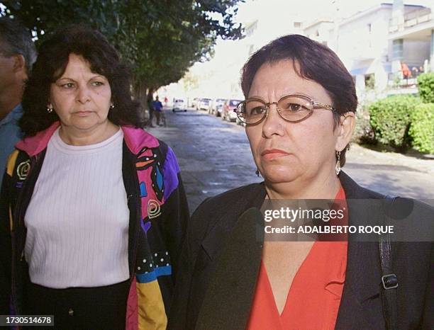 Nilda Fleitas, sister of the disident Cuban, Ernesto Diaz Fleitas, made a declaration moments before hearing the verdict to the trial in Havana, 25...