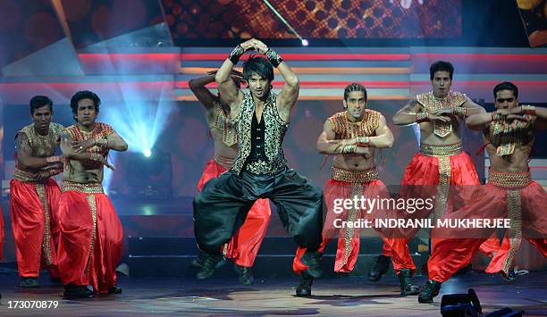 Prince R Gupta Hindi Dancing Photos and Premium High Res Pictures - Getty Images