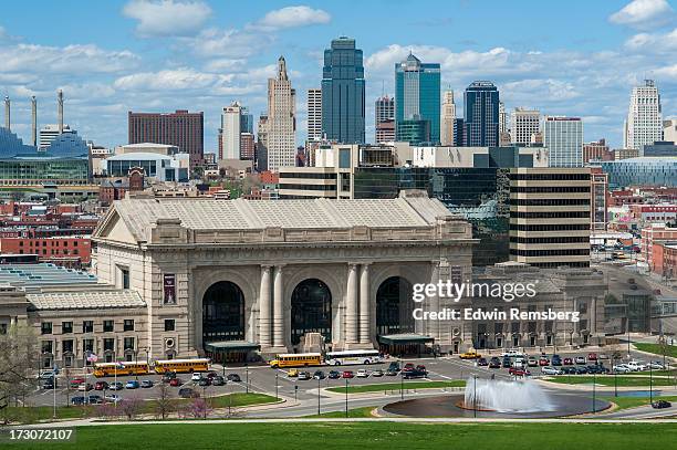 daytime kc skyline - kansas city missouri stockfoto's en -beelden