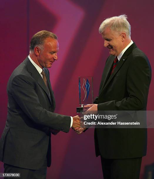 Karl-Heinz Rummenigge, CEO of FC Bayern Muenchen receives the Bavarian Sportaward 2013 from Bavarian state governor Horst Seehofer , during the...