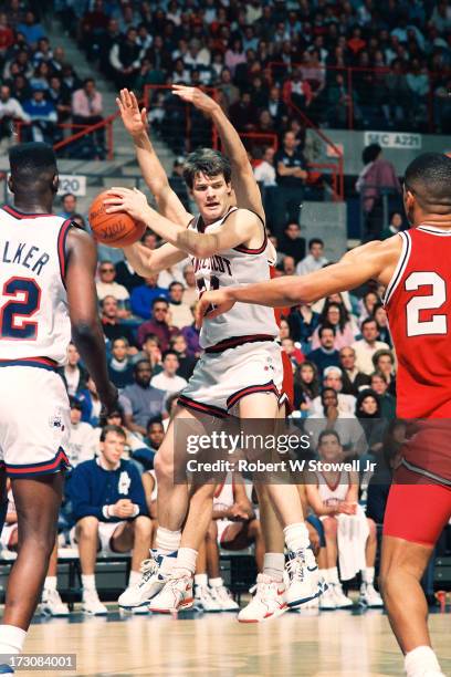 University of Connecticut basketball player Steve Pikiell with the ball, Storrs, Connecticut, 1990.