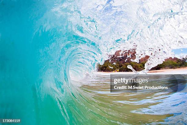 view to the lifeguard house - makena beach stock pictures, royalty-free photos & images