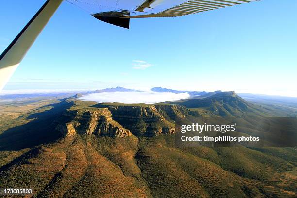 wilpena pound australia - flinders ranges stock-fotos und bilder