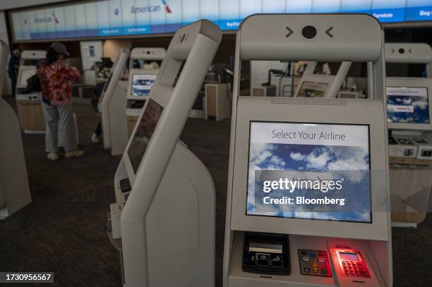 Am Check In 858 American Airlines Check In Stock Photos, High-Res Pictures, and ...