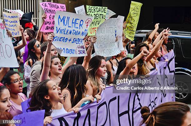 Marcha das Vadias" é o nome adotado no Brasil para o evento mundial de protesto chamado "Slut Walk". A edição brasileira reuniu mulheres em várias...