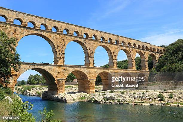 aqueduct pont du gard, france - pont du gard aqueduct stock pictures, royalty-free photos & images