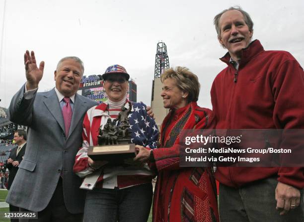 New England Patriot "fan of the Year" Karen Hourigan with Patriots owner Robert Kraft, his wife Myra and Bob Gallery Mass president Bank of America. .