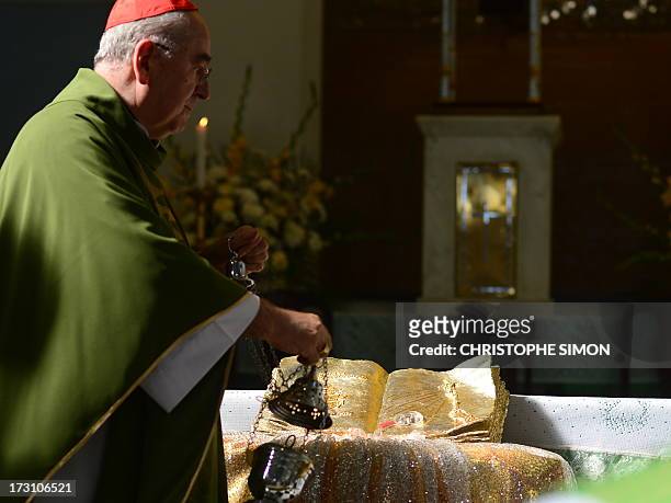 Cardinal Stanislaw Rylko officiates a mass to celebrate the arrival in Brazil of the relics of blessed John Paul II at the Medalha Milagrosa...