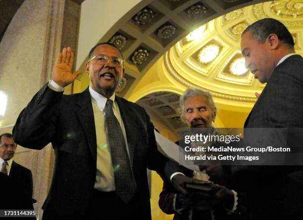 Robert L Roderick 97 Roderick Ireland Stock Photos, High-Res Pictures, and Images - Getty ...