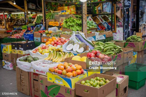Fresh fruit and vegetables for sale in London, UK, on Wednesday, Oct. 18, 2023. UK inflation failed to slow as forecast in September as rising oil...