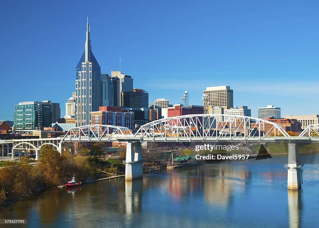 Panorama di Nashville, il ponte e il fiume
