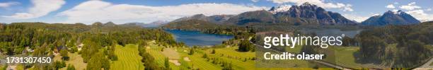 bariloche's breathtaking vista of a lake and the andes, argentina. - 德巴里洛切 個照片及圖片檔