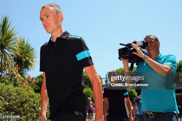 Procycling rider and Tour de France race leader Chris Froome walks to their team press conference at the Hermitage Hotel during the first rest day of...
