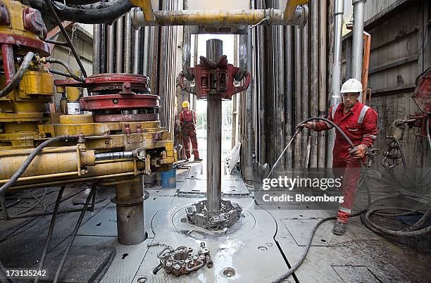 Spray Rig Operator Spray Rig Photos and Premium High Res Pictures - Getty Images