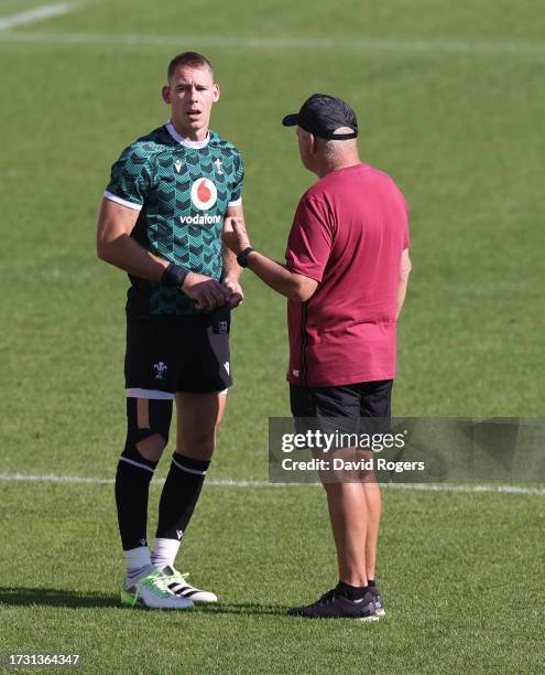 Warren Gatland the Wales head coach talks to Liam Williams during the Wales training session at Felix Mayol Stadium on October 12, 2023 in Toulon,...